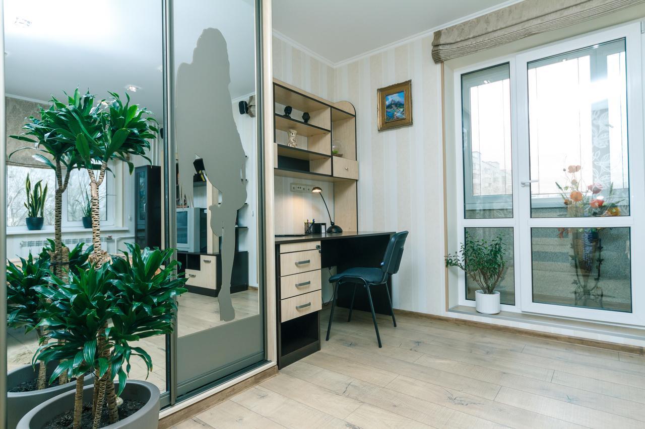 Apartment On Sevastopolska Square Kiev Esterno foto